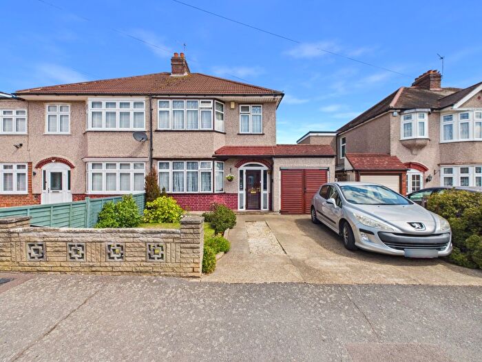 3 Bedroom Semi Detached House For Sale In Welling, Kent, DA16