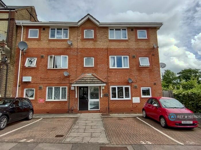1 Bedroom Flat To Rent In Thursley House, Earlswood, Redhill, RH1