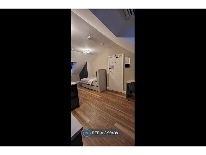 Studio To Rent In Redwood Drive, Epsom, KT19