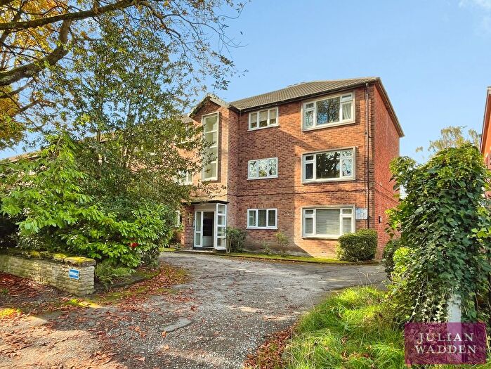 2 Bedroom Flat For Sale In Holme Road, Didsbury, Manchester, M20