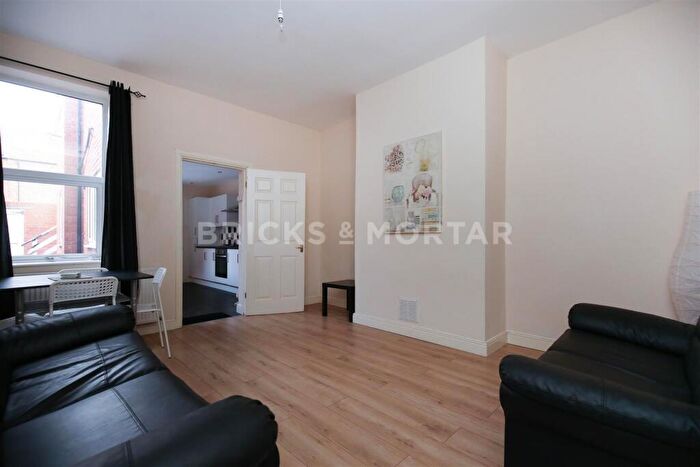 2 Bedroom Flat To Rent In Simonside Terrace, Heaton, NE6