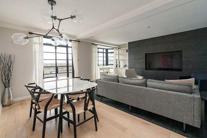 2 Bedroom Apartment To Rent In Gloucester Place, Marylebone, London, NW1