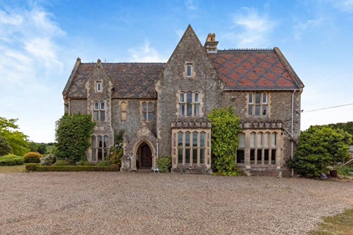 8 Bedroom Detached House For Sale In Staplestreet Road, Hernhill, Faversham, Kent, ME13