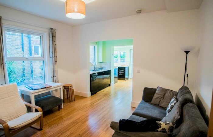 2 Bedroom Flat To Rent In Carlyle Road, London, W5