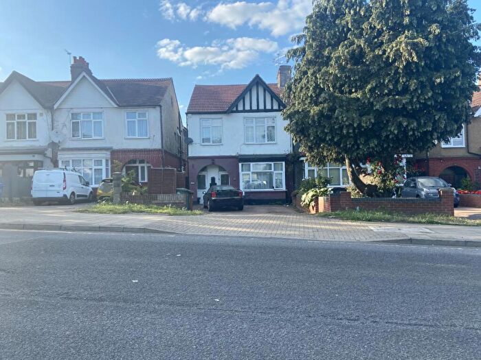 Studio To Rent In Whitchurch Lane, Edgware, HA8