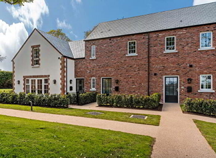 2 Bedroom Apartment / Flats For Sale In Cromlyn Wood, Hillsborough, BT26