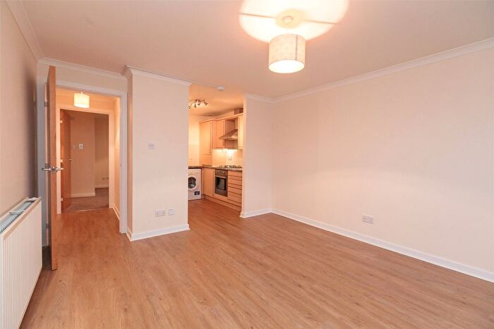 2 Bedroom Flat To Rent In Stenhouse Gardens, Edinburgh, EH11