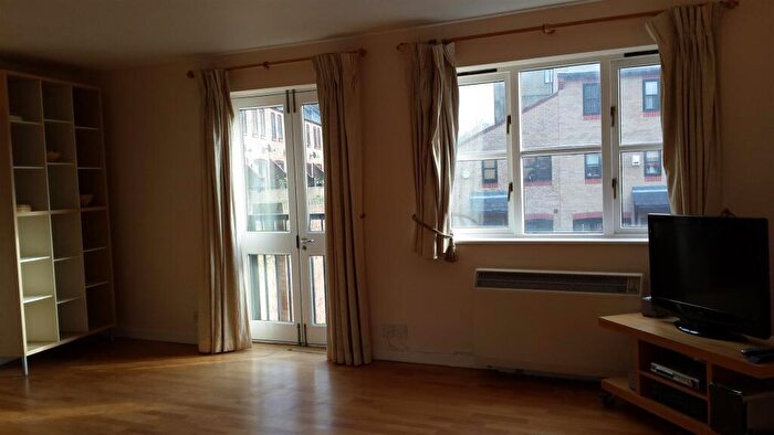 2 Bedroom Apartment To Rent In Observatory Mews, London, E14
