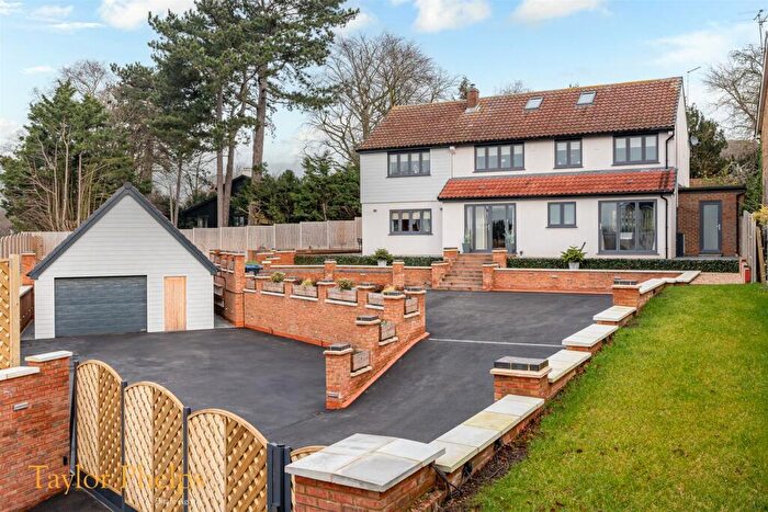 4 Bedroom Detached House For Sale In Ware - Stunning Detached Residence, SG12