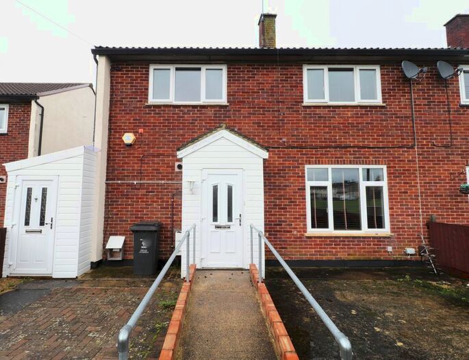 3 Bedroom Semi-Detached House To Rent In Kimberley Road, Swindon, SN3