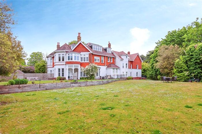 3 Bedroom Flat For Sale In McKinley Road, West Overcliff, Bournemouth, Dorset, BH4