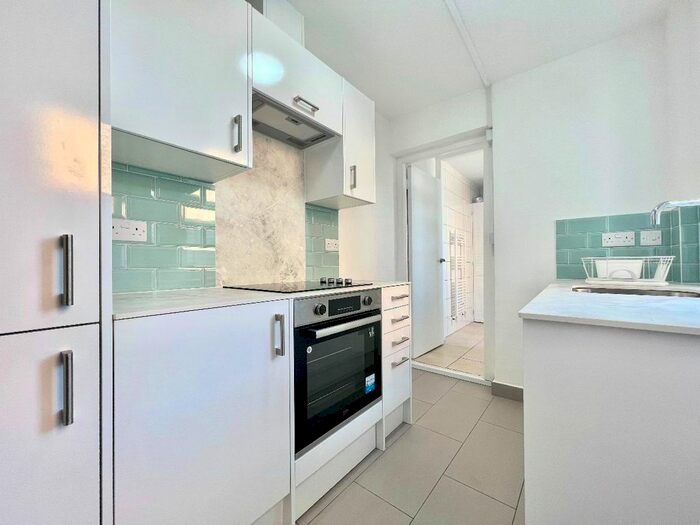 2 Bedroom Semi-Detached House To Rent In Selsdon Road, South Croydon, CR2