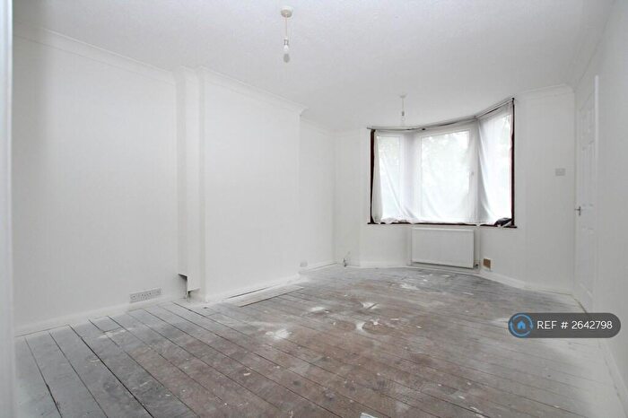 3 Bedroom Terraced House To Rent In Mount Road, Chatham, ME4