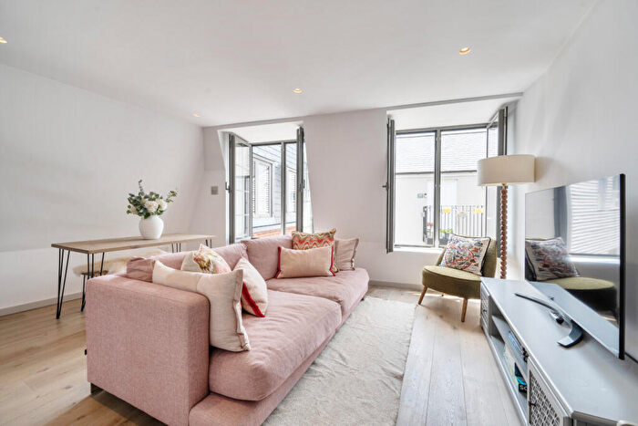 1 Bedroom Flat For Sale In Dukes Mews, London, N10