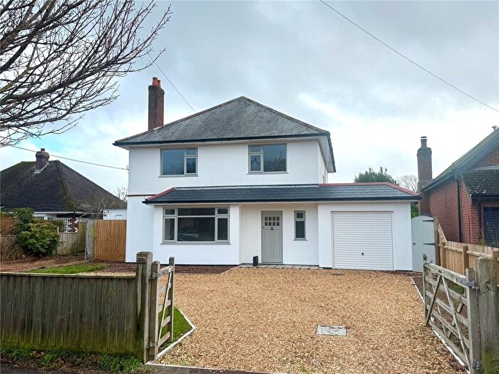 4 Bedroom Detached House For Sale In Barton Court Road, New Milton, Hampshire, BH25