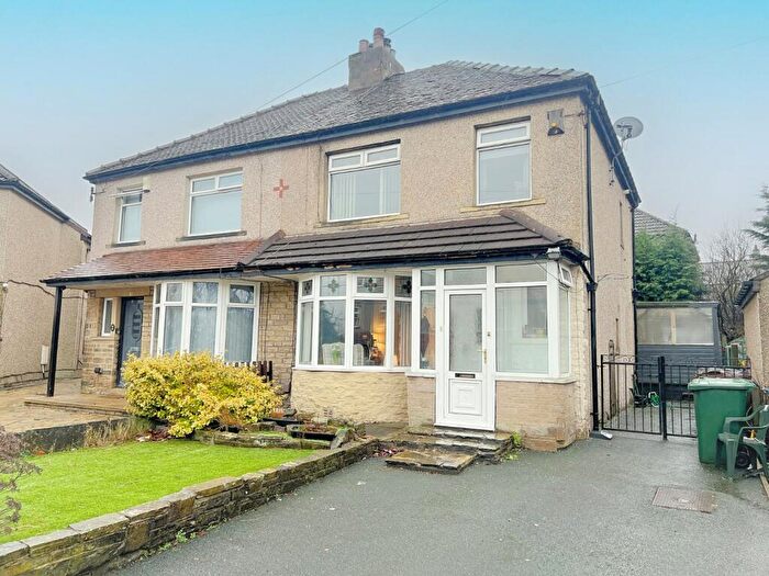 3 Bedroom Semi-Detached House For Sale In Lesmere Grove, Off Poplar Grove, Bradford, BD7