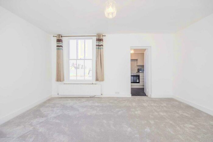3 Bedroom Apartment To Rent In Islington Park Street, Barnsbury, N1