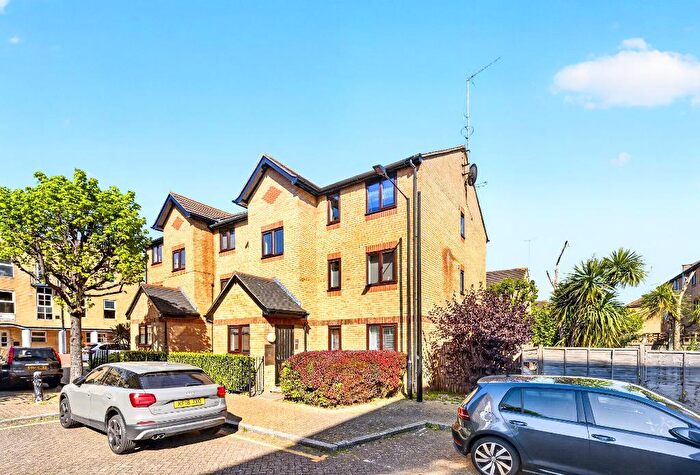 1 Bedroom Flat For Sale In Arden Crescent, Mudchute, Isle Of Dogs, London, E14