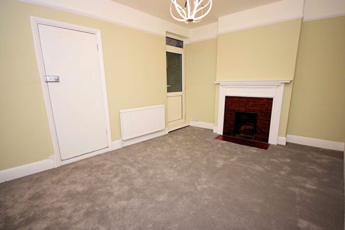 3 Bedroom Flat To Rent In Ballards Lane, Finchley, N3