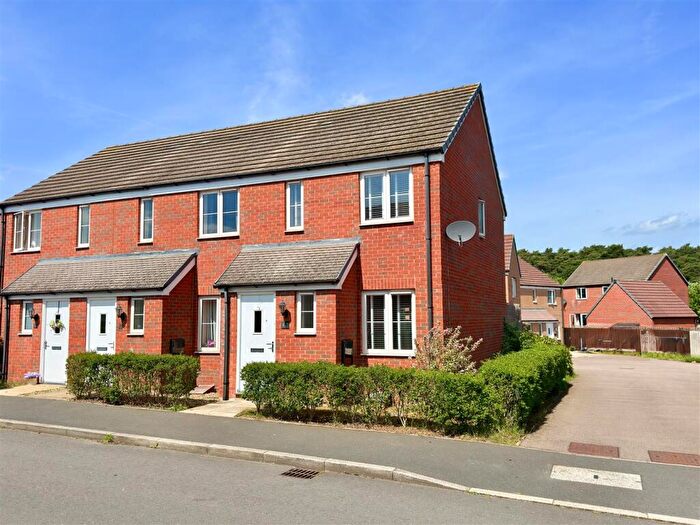 2 Bedroom End Of Terrace House For Sale In York Way, Duston, Northampton, NN5