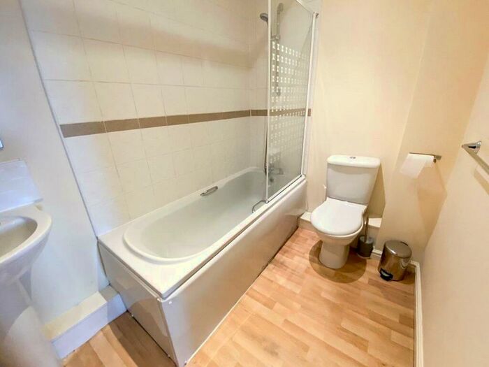4 Bedroom House To Rent In Lauderdale Crescent, Grove Village, Manchester, M13