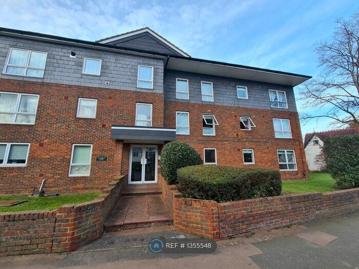 1 Bedroom Flat To Rent In The Avenue, Worcester Park, KT4