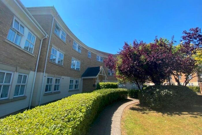 2 Bedroom Flat To Rent In Hurworth Avenue, Slough, SL3