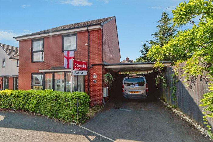 3 Bedroom Detached House For Sale In Redshank Road, Walsall, WS3