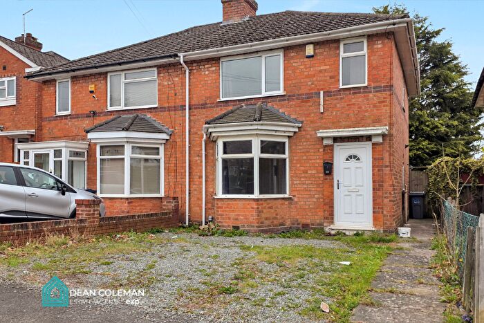 3 Bedroom Semi Detached House For Sale In Hoggs Lane, Northfield, B31