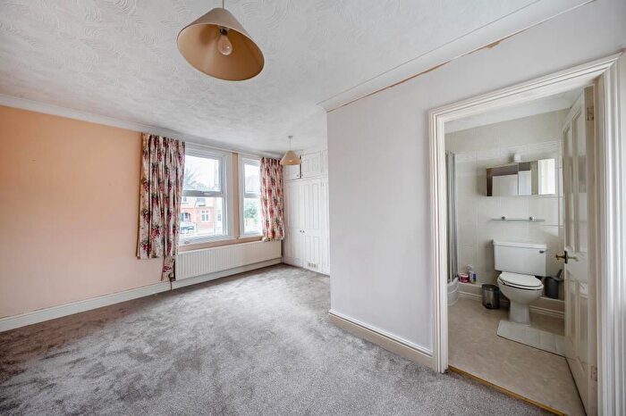 4 Bedroom Detached House For Sale In Reading University / Hospital Borders, Berkshire, RG2
