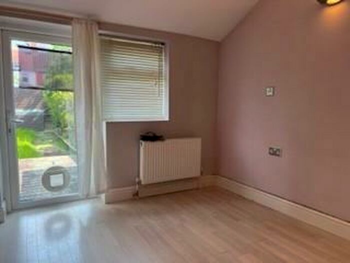 2 Bedroom Flat To Rent In Somerset Road, Harrow, HA1