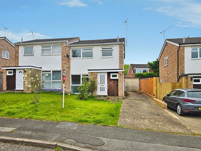 3 Bedroom Semi-detached House For Sale In Oakfields, Guildford, Surrey, GU3