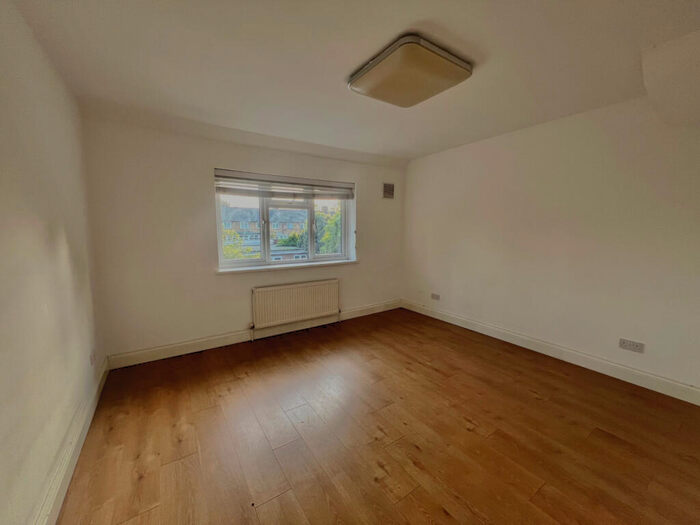 3 Bedroom Flat To Rent In Morden Hall Road, Morden, London, SM4
