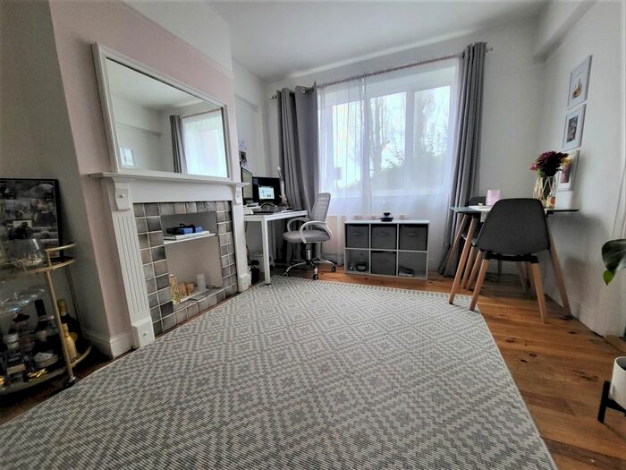 1 Bedroom Flat To Rent In Kimber Road, London, SW18