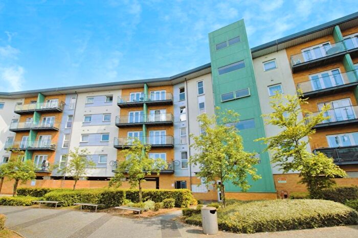 2 Bedroom Flat To Rent In Parkhouse Court, AL10