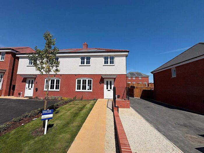 4 Bedroom Semi-Detached House For Sale In Cornmill Drive, Somercotes, Alfreton, DE55