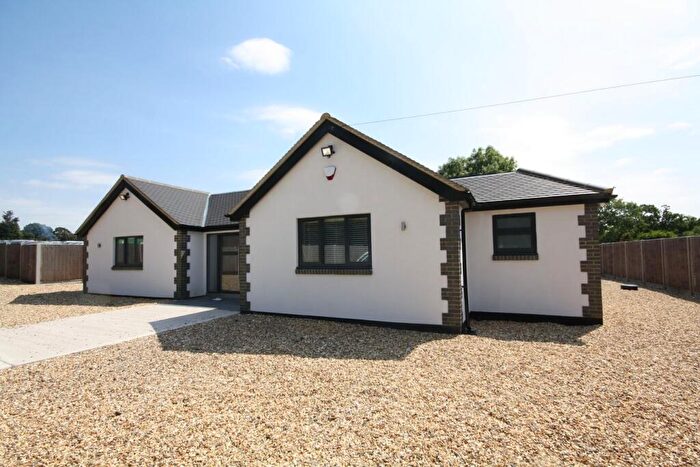 4 Bedroom Bungalow To Rent In Bellswood Lane, Iver, SL0