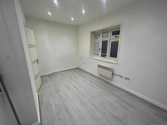 Studio To Rent In Grangemill Road, London, SE6