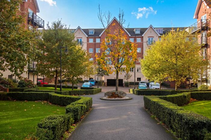 2 Bedroom Flat For Sale In Viridian Square, Aylesbury, HP21