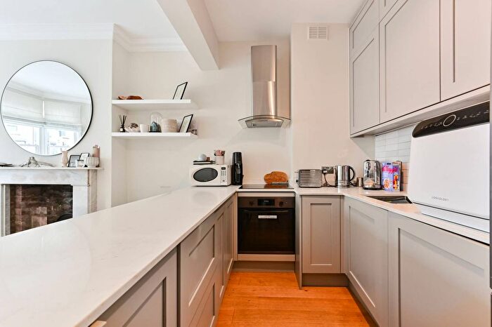 1 Bedroom Flat To Rent In Halford Road, Fulham, London, SW6