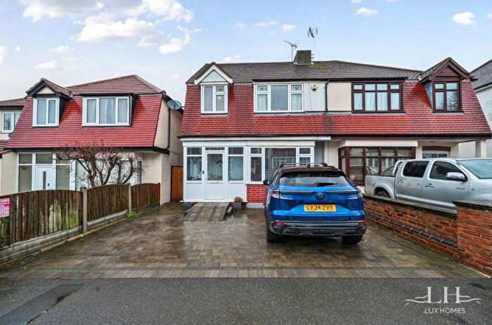 4 Bedroom Semi Detached House For Sale In Carlton Road, Romford, RM2