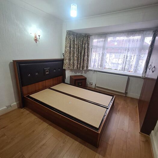 3 Bedroom Terraced House To Rent In Dagenham, RM8