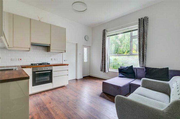 2 Bedroom Flat To Rent In Burlington Gardens, Chiswick, London, W4