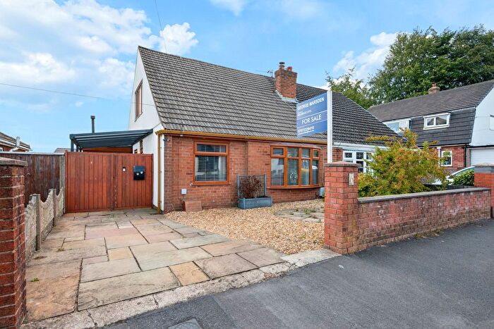 3 Bedroom Semi-Detached House For Sale In Greystone Avenue, Wigan, WN2