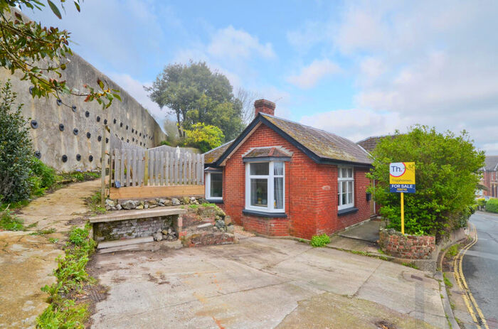 2 Bedroom Bungalow To Rent In Alpine Road, Ventnor, Isle Of Wight, PO38