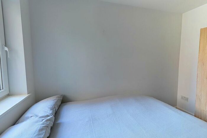 2 Bedroom Flat To Rent In - Berwick Street, L6