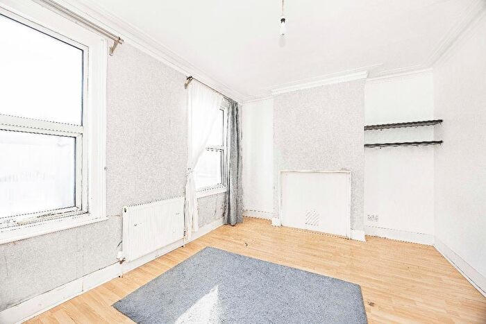 3 Bedroom End Of Terrace House To Rent In Sutton Road, Chadwell Heath, IG11