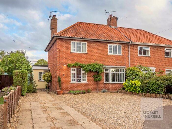 5 Bedroom Semi-Detached House For Sale In Ling Close, Coltishall, Norfolk, NR12
