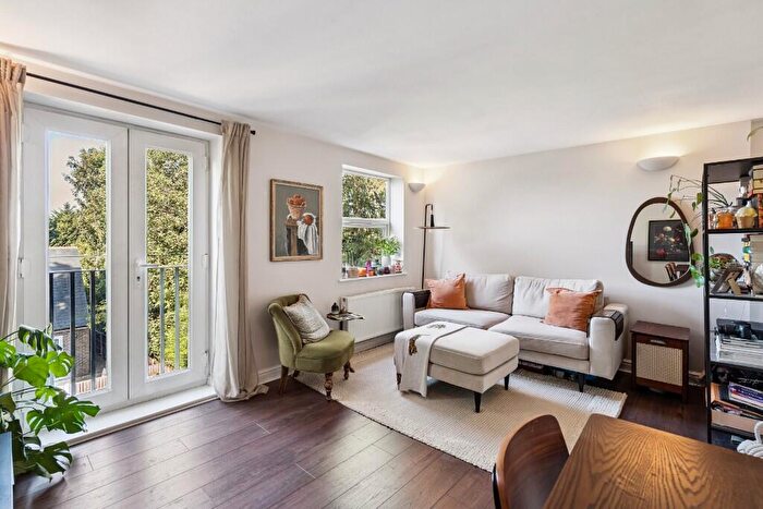 2 Bedroom Duplex For Sale In Alexandra Road, Hemel Hempstead, Hertfordshire, HP2