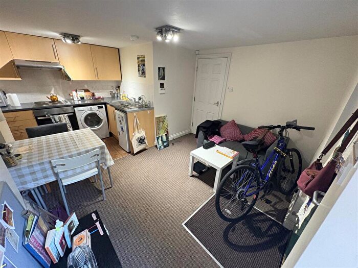 1 Bedroom Apartment To Rent In Wetherby Grove, Burley, Leeds, LS4